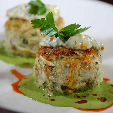 Best Crab Cakes in the U.S.: Bobby Flay Steak, Atlantic City, NJ Bobby Flay Steak, Dungeness Crab Cakes, Best Crab Cakes, Mini Crab Cakes, Bobby Flay Recipes, Steak And Lobster, Crab Cake Recipes, Crab Cake Recipe, Shell Fish