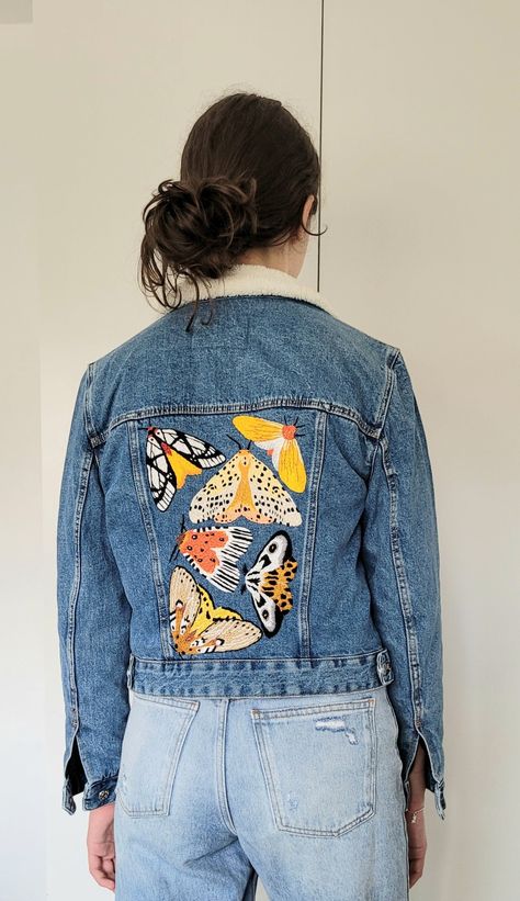 Embroidery Jackets For Women, Embroidered Moths, Denim Jacket Ideas, Denim Jacket Design, Denim Painting, Painting Jeans, Denim Jacket Embroidery, Womens Denim Jacket, Customised Denim Jacket