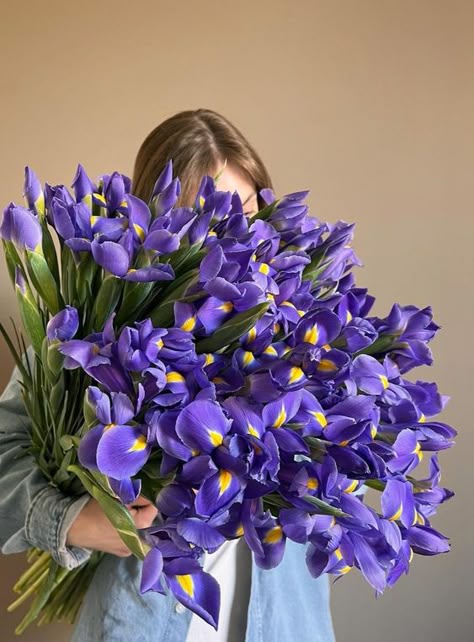 Iris Flower Bouquet, Iris Bouquet, Iris Wedding, Boquette Flowers, Flower Therapy, Beautiful Bouquet Of Flowers, Delicate Flowers, Iris Flowers, Irises