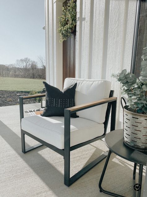 Front Porch Chairs Ideas Farmhouse, Modern Front Porch Chairs, Modern Front Porch Seating, Contemporary Front Porch Furniture, Black Front Porch Furniture, Modern Front Porch Furniture, Porch Chairs Ideas, Front Patio Furniture, Minimalist Front Porch