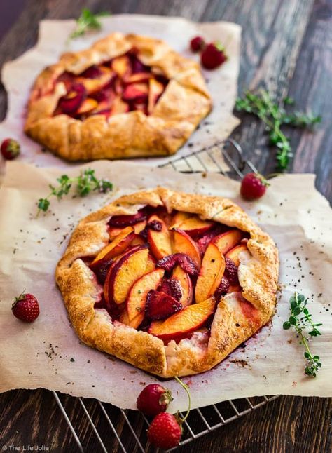 Nectarine Dessert, Nectarine Recipes, Peach Galette, Thyme Recipes, Baked Peach, Homemade Pastries, Dessert Dips, Summer Salad Recipes, Nectarine