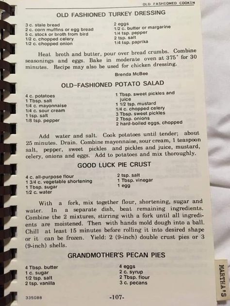 Old Country Recipes Southern Style, Old Southern Recipes, Old Fashioned Potato Salad, Dressing Recipes Thanksgiving, Turkey Dressing, Holiday Treats Recipes, Dressing Recipes Cornbread, Heirloom Recipes, Cornbread Dressing