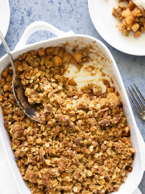 If you are looking for a healthy low sugar apple dessert then this low sugar apple crisp is calling your name. The crumble topping with oats is baked over perfectly spiced apples. It is divine served warm with vanilla ice cream. Heart Healthy Apple Crisp, Apple Crumble Pie Healthy, Best Apple Crisp Topping, Low Cal Apple Crisp, Low Cal Apple Crumble, Low Fat Apple Crisp, Low Sugar Apple Recipes, Apple Crisp Low Sugar, Healthy Apple Crisp Recipe With Oats