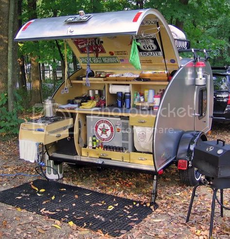 Teardrop Trailer Interior, Teardrop Trailer Camping, Diy Teardrop Trailer, Teardrop Trailer Plans, Building A Teardrop Trailer, Camping Trailer For Sale, Teardrop Camper Plans, Small Camper Trailers, Teardrop Caravan