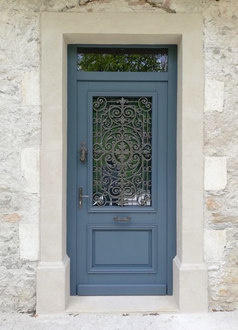 Unique Front Door, Exterior House Doors, Unique Front Doors, House Front Door Design, Door Design Photos, Traditional Front Doors, Wooden Main Door, African House, Beautiful Front Doors