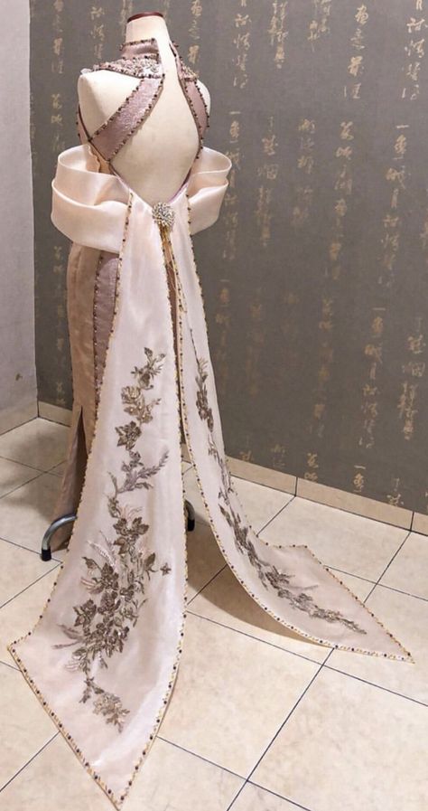 Sangjit Dress Modern, Sangjit Dress, Chinese Style Wedding Dress, Summer Dresses Tutorial, Custom Bridal Dress, Gaun Dress, Cheongsam Wedding, Modern Qipao, Festival Outfits Rave