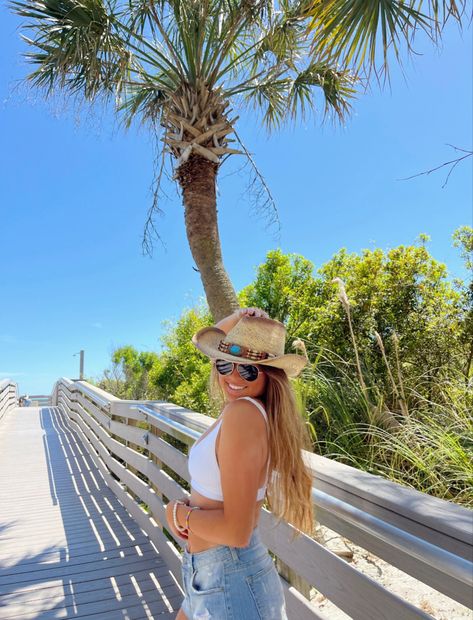 Beach Vacay Insta Pics, Key West Instagram Pictures, Beachy Insta Pics, Charleston Instagram Pictures, Beach Ig Post, Charleston Picture Ideas, Summer Instagram Pictures, Cowgirl Photoshoot, Girls Beach Trip