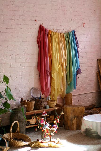 photo Waldorf Method, Whimsical Playroom, Waldorf Classroom, Natural Classroom, Reggio Emilia Classroom, Waldorf Steiner, Waldorf Kindergarten, Scarf Display, Reggio Inspired Classrooms