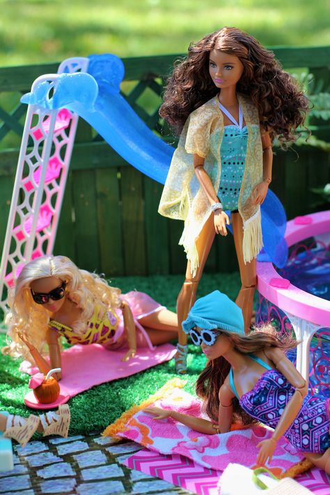 Pool Party Fits, Camping Barbie, Barbie Pool, Barbie Pool Party, Barbie Camper, Camping Girl, Ballet Doll, Pool Party Outfits, Barbies Pics