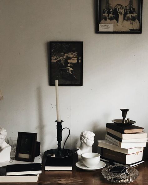 Dark Academia Room Decor Bedroom, Dark Academia Aesthetic Bedroom, Dark Academia Room Decor, Dark Academia Room, Academia Room, After Life, Dark Academia Aesthetic, Academia Aesthetic, Aesthetic Bedroom