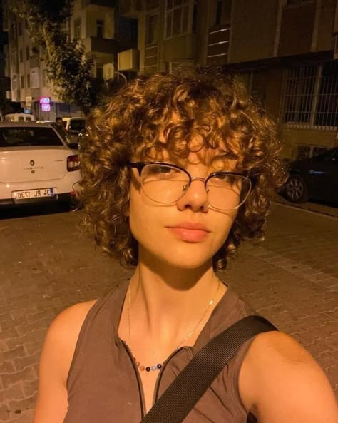 Super Short Curly Haircuts For Women, Short Curly Hair Growing Out, Betty Boop Haircut Short Hair, Very Short Curly Hair With Bangs, Curly Short Hair Aesthetic, Short Curly Haircuts Pixie, Short Curly Hair Blonde Highlights, Short Hair Perm Pixie Cuts, 3b Short Hair