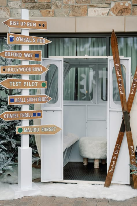 This Deer Valley wedding incorporated a personalized photo booth, with custom skis and a gondola with plush seating. See the full wedding, including a snowy ceremony and Western-themed welcome party, on PartySlate. Apres Ski Party Decoration, Ski Lodge Christmas, Ski Lodge Party, Draping Decor, Deer Valley Wedding, Ski Gondola, Ski Wedding, Winter Chalet, Western Winter