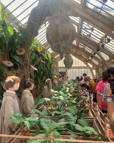 📍harry potter world, london Harry Potter World London, Harry Potter Greenhouse, Hogwarts Greenhouse, Herbology Harry Potter, Magical Cafe, Harry Potter Garden, Green Academia Aesthetic, Harry Potter Plants, London Harry Potter