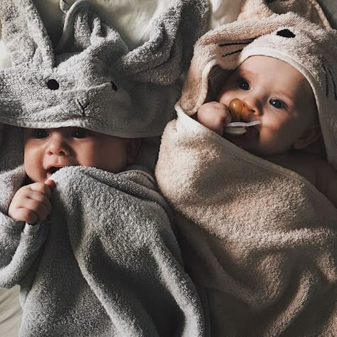 "I don't want to stay with you anymore. Just sign up the divorce pape… #fanfiction #Fanfiction #amreading #books #wattpad Twin Baby Boys, Filmy Vintage, Foto Baby, Cute Family, Twin Babies, Tiny Humans