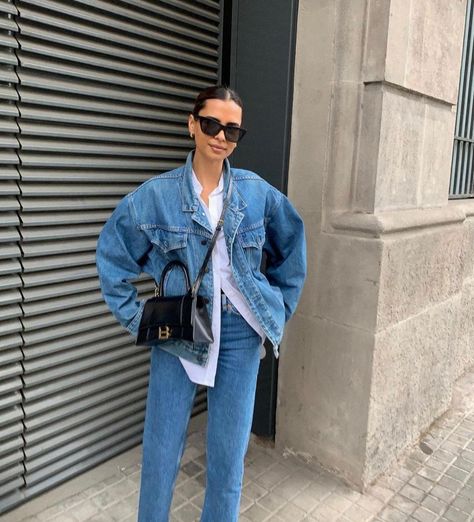 EMELIE LINDMARK on Instagram: “Latest looks 🖤 Which one is your favourite? 1,2,3,4?” Emelie Lindmark, Look Jean, All Jeans, Cute Spring Outfits, Looks Street Style, 가을 패션, About Fashion, Looks Style, Denim Outfit