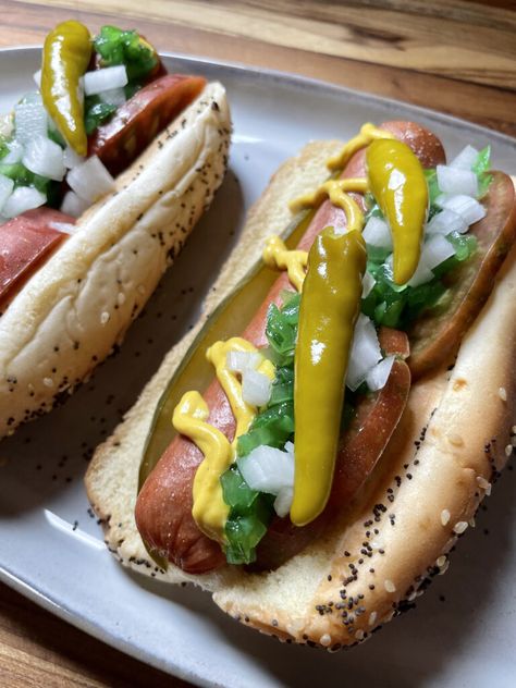 Chicago Dog Recipe, Sport Peppers, Bad Burger, Chicago Style Hot Dog, Chicago Hot Dog, Relish Recipe, Types Of Sandwiches, Celery Salt, Burger Dogs