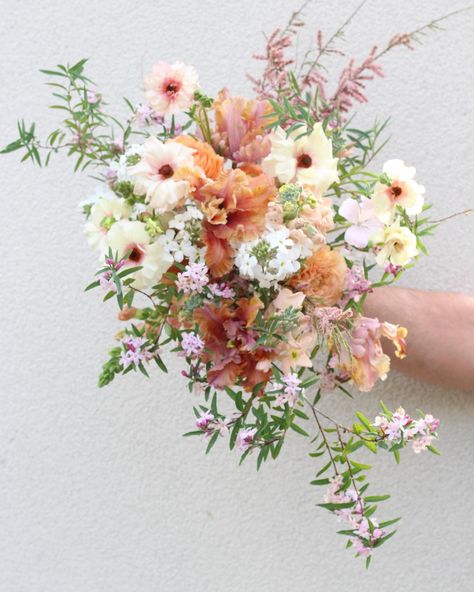 What a beautiful day we had yesterday down at the idyllic @huntstileorganicfarm for a photoshoot organised with @gem_hicks_photography 🌸 the stars aligned for this bouquet with gorgeous tulip ‘Vovos’ (thank you for the recommendation @thegardengateflowerco !) opening just in time and combining beautifully with stocks and snaps grown by @vickysherbs and ranunculus salmone and tamarisk from @wildroseandbrambleflowerfarm 💕 the finishing touches were a delicate little honeysuckle and butterfly ra... Honeysuckle Bouquet, Honeysuckle Wedding, Honey Suckle, Sweet Like Honey, Paper Rings, What A Beautiful Day, Paper Ring, A Beautiful Day, Ranunculus