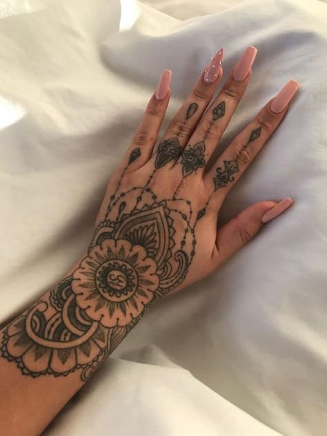 Rhianna Hand Tattoos, India Love Hand Tattoo, Islamic Tattoos For Women, Real Henna Tattoo, Hand And Arm Tattoos For Women, Full Hand Tattoos For Women Unique, Hand Tattoos Black Women, Top Of Hand Tattoos For Women, Hand Tattoos Henna