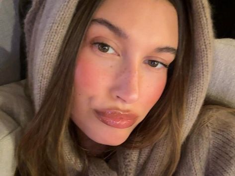 We'll Be Copying Hailey Bieber's Cozy "Cinnamon Girl" Makeup All Winter August Moodboard, Bieber Hailey, Hailey Bieber Style, Hailey Rhode Baldwin, Hailey Rhode, Stylish Celebrities, Artist Interview, Body Hair Removal, Snow Angels