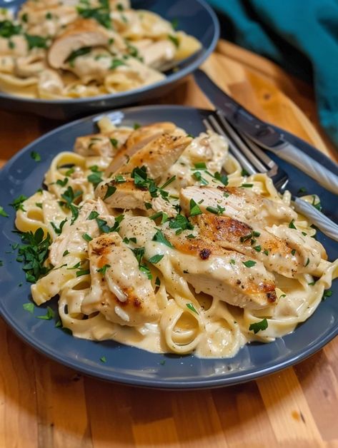 Chicken For Alfredo, Lemon Pepper Chicken Pasta, Grilled Chicken Alfredo, How To Grill Chicken, Chicken Alfredo Fettuccine Recipe, Garlic Chicken Pasta, Cheesy Broccoli Casserole, Lemon Chicken Pasta, Chicken And Pasta