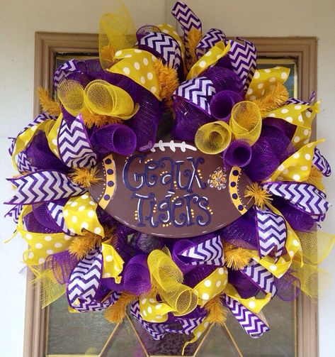 Saints Wreath, Lsu Tigers Football, Football Crafts, Sports Wreaths, Football Wreath, Tiger Football, Deco Wreaths, Geaux Tigers, Seasonal Wreaths