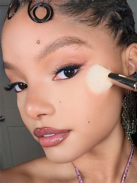 Halle on Twitter: "👽 top two and i ain’t number two https://t.co/FuaWHHLyCe" / Twitter Halle Bailey Makeup, Chloe Halle, Chloe And Halle, Chloe Bailey, Chloe X Halle, Halle Bailey, Eye Makeup Art, Number Two, First Girl