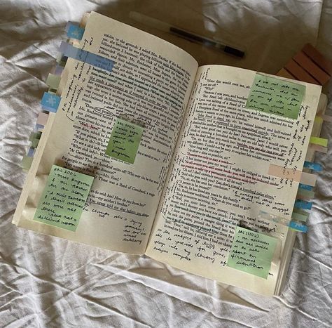 Messy Book Annotation, Annotations Aesthetic, Messy Books, Messy Journal, Book Annotating, Business University, Sticky Notes Book, Annotating Books, Groningen Netherlands