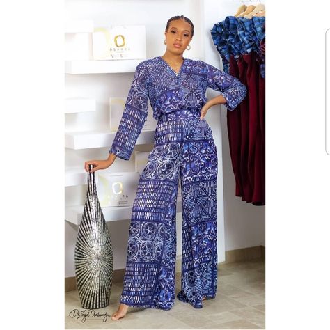 Silk Two Piece Outfit Pants, Modest Chic Outfits, Goth Pajamas, Two Piece Outfits Pants, Ankara Skirt And Blouse, Africa Dress, Stylish Maternity Outfits, African Inspired Fashion, African Prints