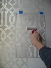 Tutorial: stenciling pearlescent white metallic glaze over white paint Do It Yourself Decoration, Make Your Own Stencils, Wallpaper Stencil, Flat Paint, Room Deco, Style Deco, Stencils Wall, Wall Treatments, Wall Paint