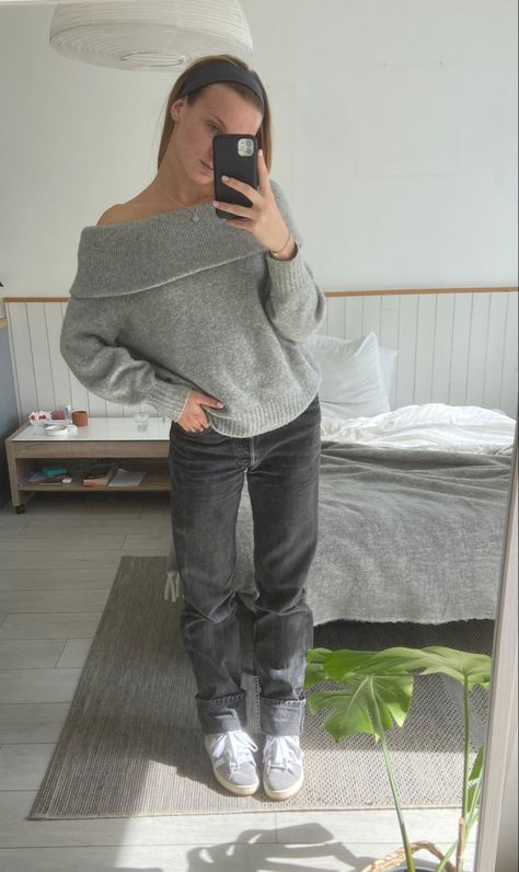 Sweater Off Shoulder Outfit, Outfit Ideas Campus 00, Grey Off Shoulder Top Outfit, Grey Off Shoulder Sweater Outfit, Campus00s Outfit, Adidas Campus 00s Outfit Grey, Campus 00s Grey Outfit, Outfit With Adidas Campus, Off The Shoulder Top Outfit Winter