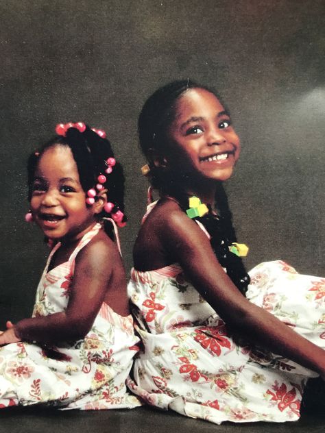 Black Children, Black Girlhood Core Aesthetic, Sisters Black, Black Childhood Aesthetic, Black Girlhood, Black Childhood, Mother Daughter Aesthetic Black, Childhood Photos Aesthetic Black, Big Sister And Lil Sister Goals Black