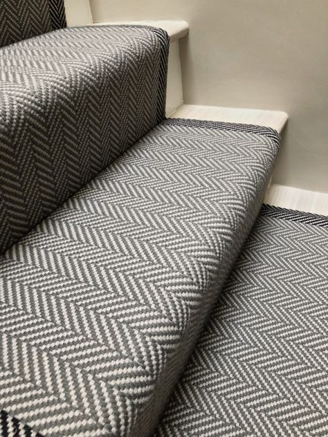 Felton Bespoke Herringbone - Off The Loom Carpet Tiles Bedroom, Best Carpet For Stairs, Stairway Carpet, Carpet Staircase, Staircase Runner, Hallway Colours, Hallway Inspiration, Staircase Makeover, Hallway Designs