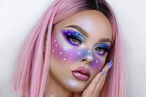 21 Galaxy Makeup Looks - Creative Makeup Ideas For Extraordinary Girls Space Makeup Looks, Galaxy Makeup Looks, Alien Halloween Makeup, Alien Make-up, Alien Hair, Fantasy Make-up, Fish Makeup, Halloween Make-up Looks, Alien Makeup