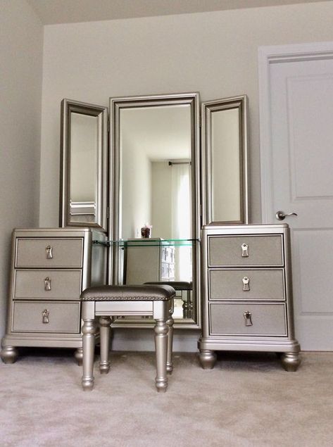 Vanity With Long Mirror, Mirror Dressing Table, Wheelchairs Design, Mirror Dressing, Long Mirror, Vanity Makeover, Bedroom Vanity, Bedroom Mirror, Room Makeover Inspiration