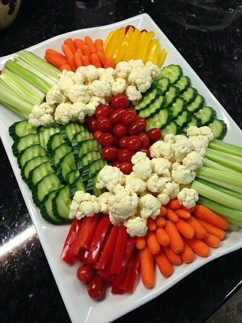 Veggie Tray Arrangements, Vegetable Dip Platter, Ideas For Veggie Trays, Veggie Platters Ideas Trays, Party Food Arrangement Ideas, Vegetable Platter Ideas Parties, Wedding Veggie Tray, Vegetable Trays Ideas Parties, Veggie Tray Ideas Parties