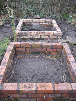 Brick Garden Bed, Brick Raised Garden Beds, Brick Raised Beds, Raised Garden Bed Plans, Recycled Brick, Building A Raised Garden, Brick Garden, Diy Raised Garden, Raised Garden Beds Diy