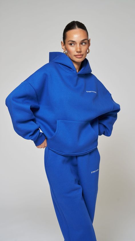 Blue Tracksuit Outfit, Hoodie Photoshoot, Royal Blue Hoodie, Oversize Outfit, Blue Tracksuit, Tracksuit Outfit, Hoodie And Sweatpants, Sweatpants Set, Hoodie Outfit