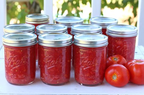 Canning your own crushed or diced tomatoes is as easy as 1, 2, 3. Plus they're fresher and healthier! Canned Tomato Recipes, Recipes With Diced Tomatoes, Canned Diced Tomatoes, Daring Gourmet, Canning Crushed Tomatoes, Canning Ideas, Chicken Tikka Masala Recipes, Canning Diced Tomatoes, Clam Recipes