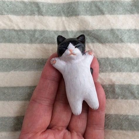 Cat Clay, Easy Clay Sculptures, Clay Cat, Diy Air Dry Clay, Sculpture Art Clay, Clay Diy Projects, Tanah Liat, Clay Crafts Air Dry, Clay Animals