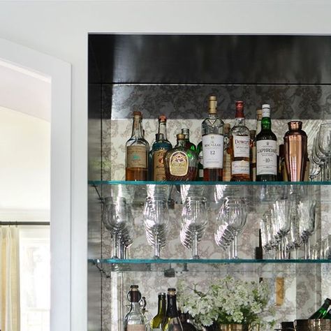 Katie Frazier on Instagram: "Very merry indeed 🎄at this recently completed custom built in bar. . . . Photo: @sarah_w_studios Florals: @figgefloral" Bar Shelf Ideas, Bar In Living Room, Dry Bar Ideas, Bistro Shelving, Bookcase Bar, Home Wet Bar, Modern Home Bar, Bar Shelves, Bar Shelf