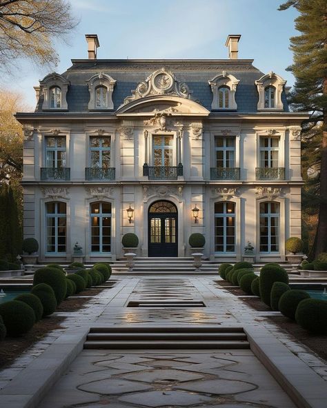 French Mansion, Old Money House, Era Victoria, Architecture Styles, Mansion Exterior, التصميم الخارجي للمنزل, French Architecture, Classic Architecture, Luxury Homes Dream Houses