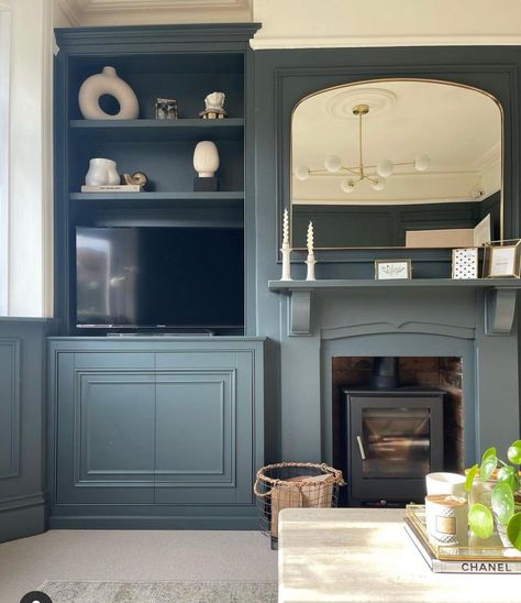 Alcove Tv Cabinet, Built In Alcove Tv Unit, Victorian Alcove Shelves, Blue Alcove Shelves, Built In Alcove Cupboards With Tv, Victorian Living Room Alcove Cupboards, Built In Cupboards Living Room, Living Room Design Green, Living Room Built In Cabinets