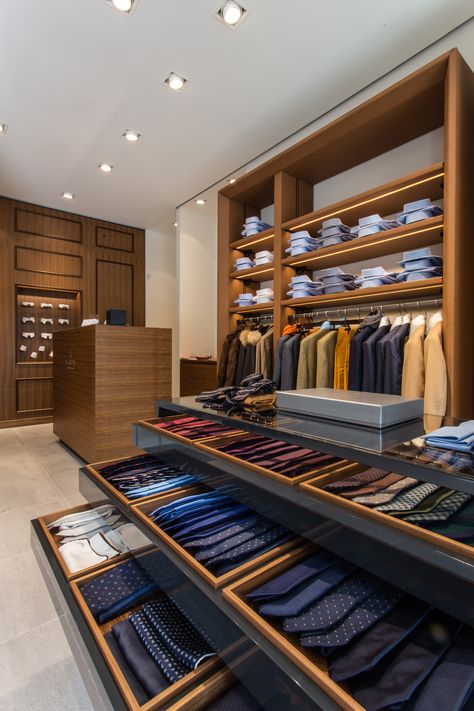 Dark Retail Store, Tie Display Ideas, Clothing Store Displays, Suit Stores, Showroom Interior Design, Shop House Ideas, Store Interiors, Shop House Plans, Shop Window Design