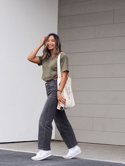 Green Tee Shirt Outfit, Olive Green Shirt And Jeans Outfit, Green Olive Shirt Outfit, Olive Green Shirt Outfit Women Summer, Olive Green Shirt Outfit Women, Outfits With Olive Green, Olive Converse Outfit, Olive Green Blouse Outfit Work, Olive Green Tshirt Outfit For Women