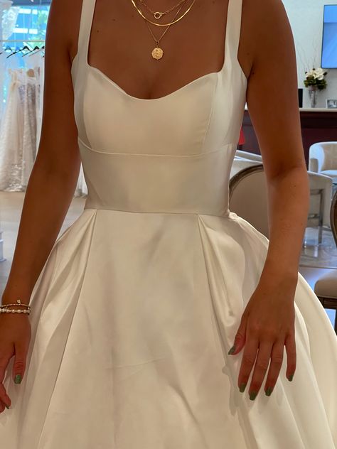 Debutante Dresses Simple, Debutant Dresses White, Belly Debutante Dress, White Debutante Dresses, Debutante Dresses Aesthetic, White Debutante Ball Gown, Debutante Dresses Australia, Deb Ball Aesthetic, Debutante Dresses White