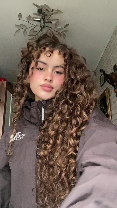 mouninaa on TikTok Curly Hair Journey Before And After, Light Brown Curls, Curly Hair Routine Videos, Coquette Hair Curly, Curly Hair Routine For Volume, Curly Hair Tiktok, Natural Bangs, Curly Hair Routines Tik Tok, Brown Curls