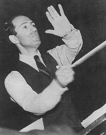 George Gershwin conducting the Los Angeles Philharmonic George Gershwin, 20th Century Music, Famous Composers, Music Genius, Jazz Blues, Music History, Popular Music, The Good Old Days, Musical Theatre