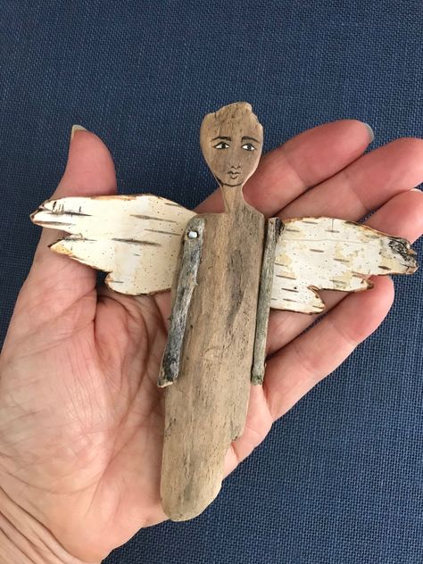 Driftwood Angels, Driftwood Art Ideas, Angel Diy, Driftwood Art Sculpture, Wood People, Spirit Art Dolls, Assemblage Art Dolls, Painted Driftwood, Wood Angel