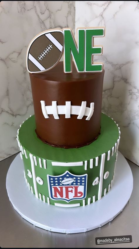 Football First Birthday Smash Cake, First Down Football Birthday Party Cake, 1st Down Football Birthday Party Cake, 1st Birthday Football Theme Cake, Football 1st Birthday Cake, First Year Down Birthday Cake, 1st Birthday Football Cake, First Down Birthday Theme, Football Theme Birthday Cake