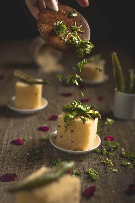 Dhokla.... Gujarati snacks,...yummy Gujarati Food Photography, Khaman Dhokla Photography, Gujarati Thali Photography, Dhokla Photography, Gujarati Thali, Khaman Dhokla, Snacks Yummy, Gujarati Snacks, Food Photography Composition